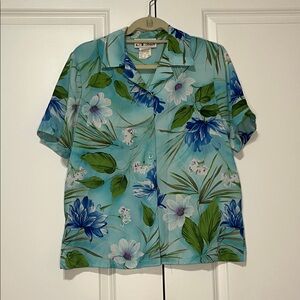Vintage Purple, Green & Blue Floral Button-Up Hawaiian T-Shirt 🌺